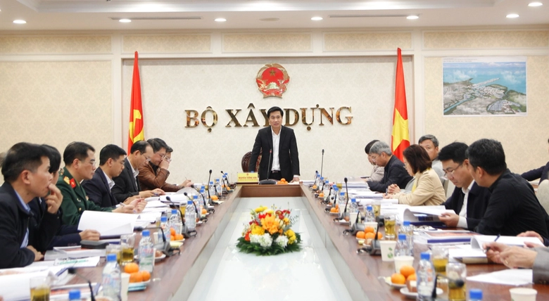 Thứ trưởng Bộ X&acirc;y dựng Nguyễn Tường Văn đ&atilde; chủ tr&igrave; Hội nghị thẩm định quy hoạch chung khu kinh tế ven biển ph&iacute;a Nam Hải Ph&ograve;ng đến năm 2050.