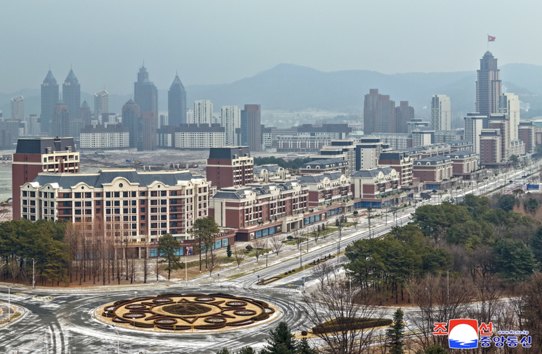 Hé lộ hình ảnh mới nhất từ khu đô thị 10.000 căn hộ sắp hoàn thành tại Bình Nhưỡng- Ảnh 3. Hé lộ hình ảnh mới nhất từ khu đô thị 10.000 căn hộ sắp hoàn thành tại Bình Nhưỡng- Ảnh 3.