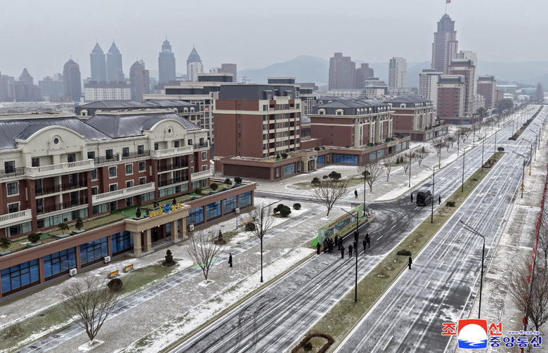 Hé lộ hình ảnh mới nhất từ khu đô thị 10.000 căn hộ sắp hoàn thành tại Bình Nhưỡng- Ảnh 2. Hé lộ hình ảnh mới nhất từ khu đô thị 10.000 căn hộ sắp hoàn thành tại Bình Nhưỡng- Ảnh 2.