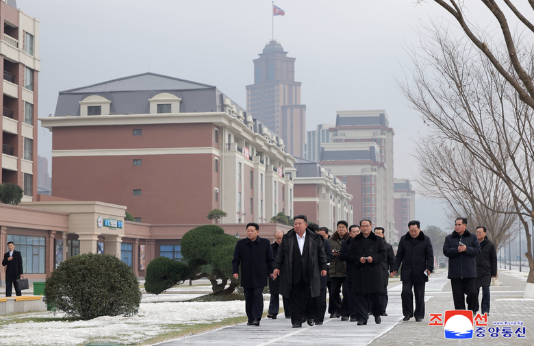 Hé lộ hình ảnh mới nhất từ khu đô thị 10.000 căn hộ sắp hoàn thành tại Bình Nhưỡng- Ảnh 1. Hé lộ hình ảnh mới nhất từ khu đô thị 10.000 căn hộ sắp hoàn thành tại Bình Nhưỡng- Ảnh 1.