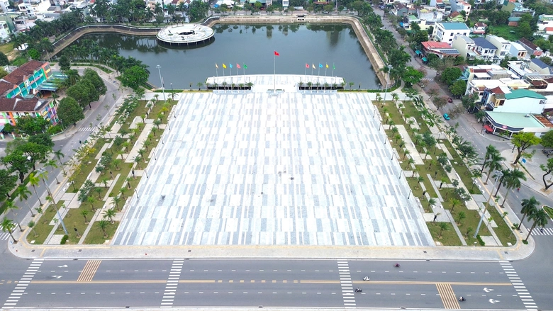 Diện mạo quảng trường lớn nhất Quảng Ng&atilde;i sau n&acirc;ng cấp- Ảnh 4.