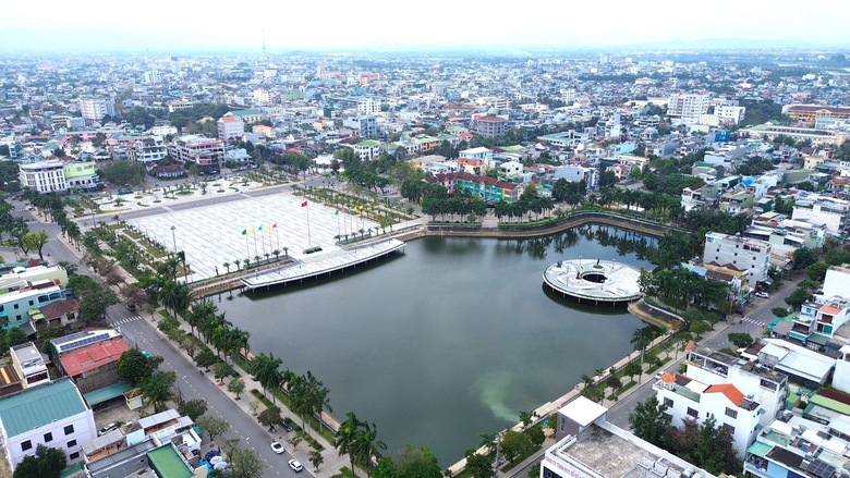 Diện mạo quảng trường lớn nhất Quảng Ng&atilde;i sau n&acirc;ng cấp- Ảnh 8.