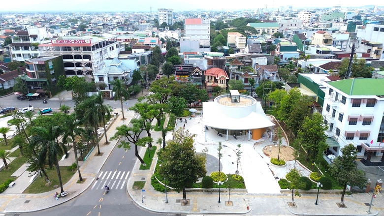 Diện mạo quảng trường lớn nhất Quảng Ng&atilde;i sau n&acirc;ng cấp- Ảnh 11.