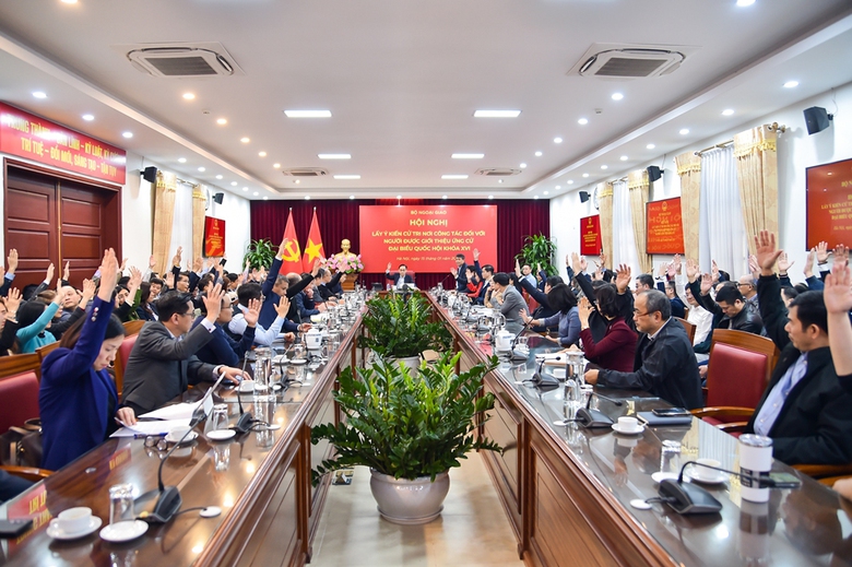 Giới thiệu Bộ trưởng Ngoại giao L&ecirc; Ho&agrave;i Trung ứng cử đại biểu Quốc hội kh&oacute;a XVI- Ảnh 2.