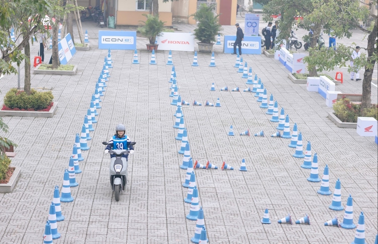 Hà Tĩnh: Nâng cao kiến thức an toàn giao thông cho học sinh từ những bài học ngoại khóa- Ảnh 1. Hà Tĩnh: Nâng cao kiến thức an toàn giao thông cho học sinh từ những bài học ngoại khóa- Ảnh 1.