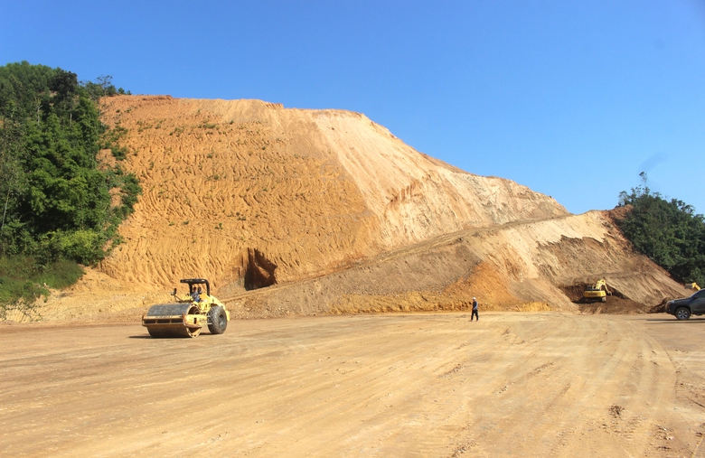 Kiểm tra cao tốc Chợ Mới - Bắc Kạn, Bộ trưởng Trần Hồng Minh y&ecirc;u cầu bảo đảm tiến độ- Ảnh 4.