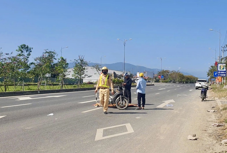 Khánh Hòa: Tai nạn trên đại lộ Võ Nguyên Giáp khiến một người tử vong- Ảnh 1. Khánh Hòa: Tai nạn trên đại lộ Võ Nguyên Giáp khiến một người tử vong- Ảnh 1.