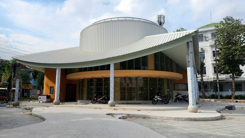 Diện mạo quảng trường lớn nhất Quảng Ng&atilde;i sau n&acirc;ng cấp- Ảnh 12.