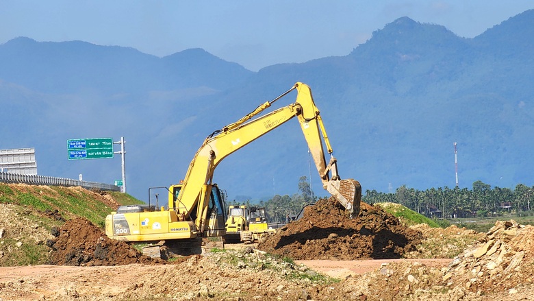 Trạm dừng nghỉ tr&ecirc;n cao tốc Quảng Ng&atilde;i - Ho&agrave;i Nhơn đang thi c&ocirc;ng ra sao?- Ảnh 15.