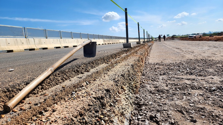 Trạm dừng nghỉ tr&ecirc;n cao tốc Quảng Ng&atilde;i - Ho&agrave;i Nhơn đang thi c&ocirc;ng ra sao?- Ảnh 11.