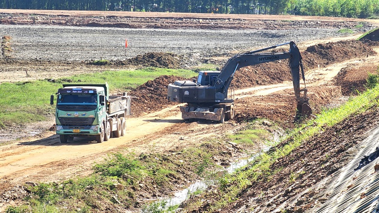 Trạm dừng nghỉ tr&ecirc;n cao tốc Quảng Ng&atilde;i - Ho&agrave;i Nhơn đang thi c&ocirc;ng ra sao?- Ảnh 13.