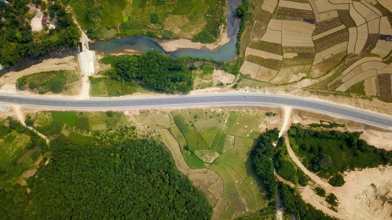 Đề xuất đầu tư phân kỳ mở rộng 4 làn xe cao tốc Hoà Lạc - Hoà Bình- Ảnh 1. Đề xuất đầu tư phân kỳ mở rộng 4 làn xe cao tốc Hoà Lạc - Hoà Bình- Ảnh 1.