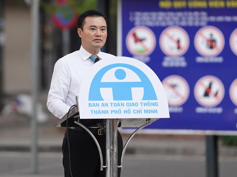 TP.HCM ra quân xử lý lấn chiếm lòng lề đường và kinh doanh vận tải trái phép- Ảnh 1. TP.HCM ra quân xử lý lấn chiếm lòng lề đường và kinh doanh vận tải trái phép- Ảnh 1.