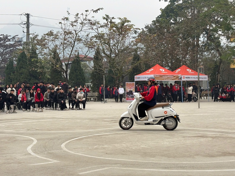 L&agrave;o Cai: Cha mẹ, thầy c&ocirc; bớt lo khi học sinh được học kỹ năng đi xe an to&agrave;n- Ảnh 16.