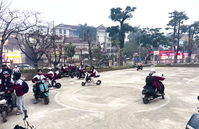 L&agrave;o Cai: Cha mẹ, thầy c&ocirc; bớt lo khi học sinh được học kỹ năng đi xe an to&agrave;n- Ảnh 8.