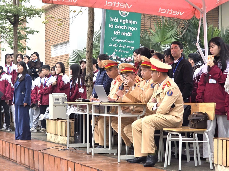 L&agrave;o Cai: Cha mẹ, thầy c&ocirc; bớt lo khi học sinh được học kỹ năng đi xe an to&agrave;n- Ảnh 10.