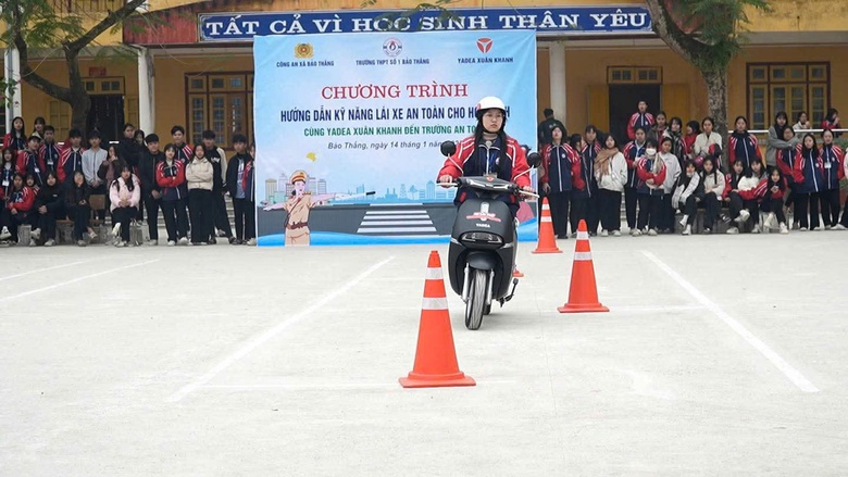 L&agrave;o Cai: Cha mẹ, thầy c&ocirc; bớt lo khi học sinh được học kỹ năng đi xe an to&agrave;n- Ảnh 17.