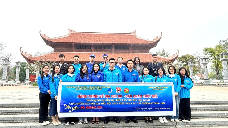 Tuổi trẻ Báo Xây dựng mang yêu thương đến học sinh vùng cao Thái Nguyên- Ảnh 7. Tuổi trẻ Báo Xây dựng mang yêu thương đến học sinh vùng cao Thái Nguyên- Ảnh 7.