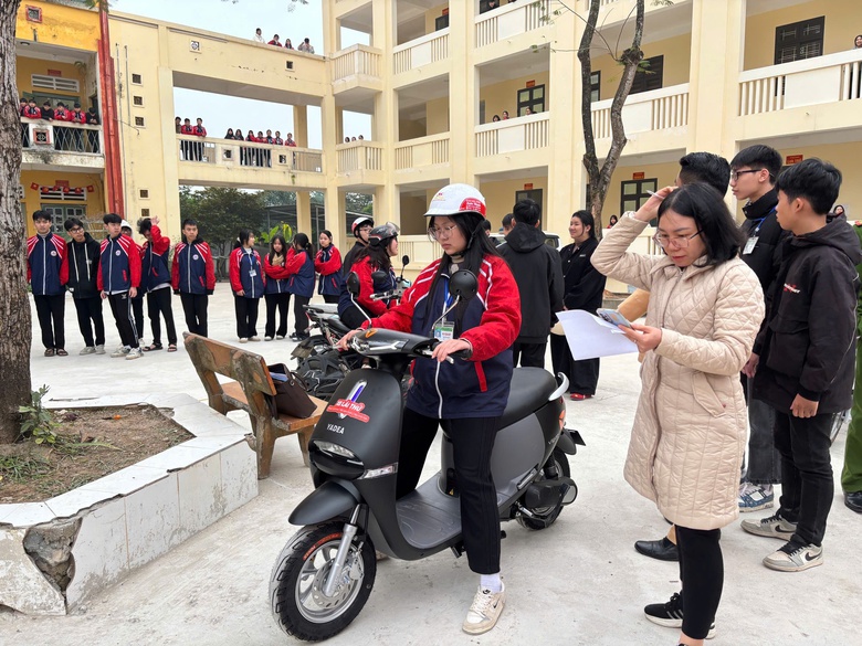 L&agrave;o Cai: Cha mẹ, thầy c&ocirc; bớt lo khi học sinh được học kỹ năng đi xe an to&agrave;n- Ảnh 5.