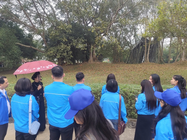 Tuổi trẻ Báo Xây dựng mang yêu thương đến học sinh vùng cao Thái Nguyên- Ảnh 11. Tuổi trẻ Báo Xây dựng mang yêu thương đến học sinh vùng cao Thái Nguyên- Ảnh 11.