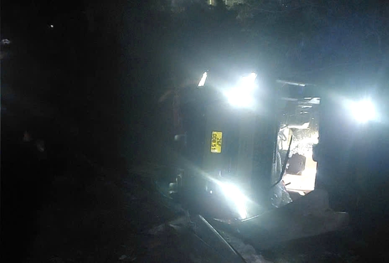 Nguyên nhân ban đầu vụ tai nạn xe khách khiến 4 người thương vong ở Sơn La- Ảnh 2. Nguyên nhân ban đầu vụ tai nạn xe khách khiến 4 người thương vong ở Sơn La- Ảnh 2.