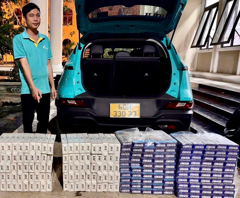 CSGT T&acirc;y Ninh ph&aacute;t hiện &ocirc; t&ocirc; chở 2.000 g&oacute;i thuốc l&aacute; lậu tr&ecirc;n QL22- Ảnh 1.