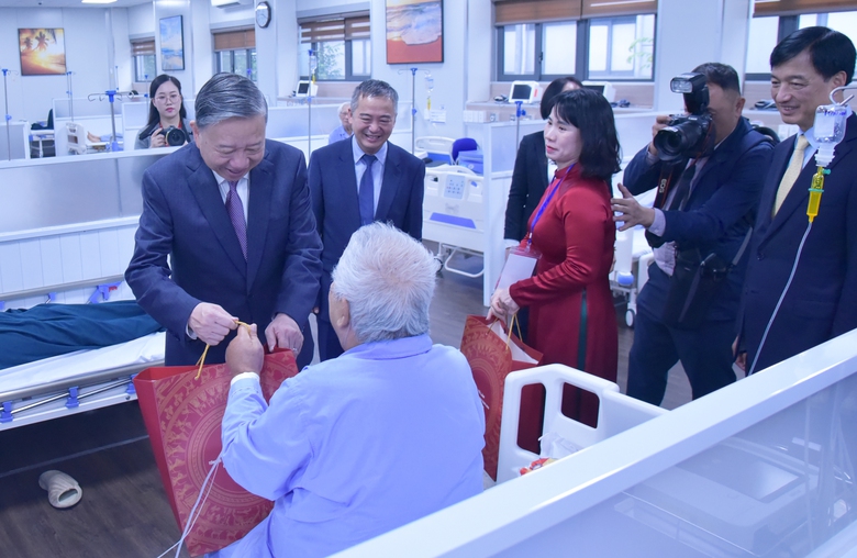 Tổng Bí thư Tô Lâm dự lễ khởi công dự án khu phức hợp y tế người cao tuổi- Ảnh 4. Tổng Bí thư Tô Lâm dự lễ khởi công dự án khu phức hợp y tế người cao tuổi- Ảnh 4.