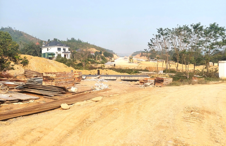 Ph&uacute; Thọ: Đẩy nhanh tiến độ thi c&ocirc;ng dự &aacute;n hạ tầng giao th&ocirc;ng kết nối V&ugrave;ng Thủ đ&ocirc;- Ảnh 2.