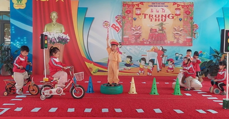 Nhiều trường mầm non ở Phú Thọ trang bị văn hóa giao thông cho trẻ- Ảnh 2. Nhiều trường mầm non ở Phú Thọ trang bị văn hóa giao thông cho trẻ- Ảnh 2.