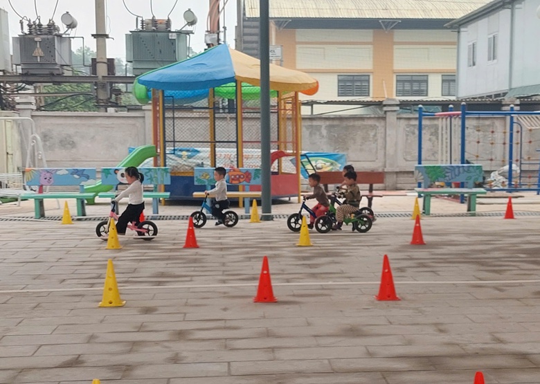 Nhiều trường mầm non ở Phú Thọ trang bị văn hóa giao thông cho trẻ- Ảnh 3. Nhiều trường mầm non ở Phú Thọ trang bị văn hóa giao thông cho trẻ- Ảnh 3.