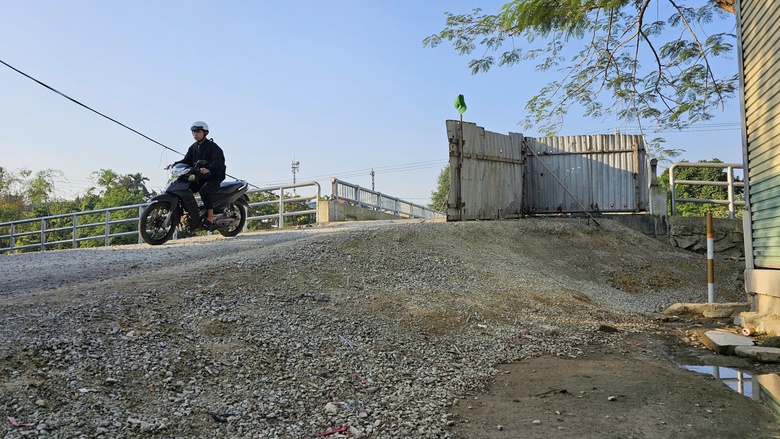 Huế: Vướng mặt bằng, cầu Vạn Xuân vẫn chưa thông tuyến- Ảnh 9. Huế: Vướng mặt bằng, cầu Vạn Xuân vẫn chưa thông tuyến- Ảnh 9.