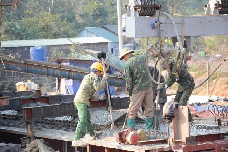 Tranh thủ m&ugrave;a kh&ocirc;, nh&agrave; thầu cao tốc Chợ Mới - Bắc Kạn tăng tốc c&aacute;c hạng mục kh&oacute;- Ảnh 4.