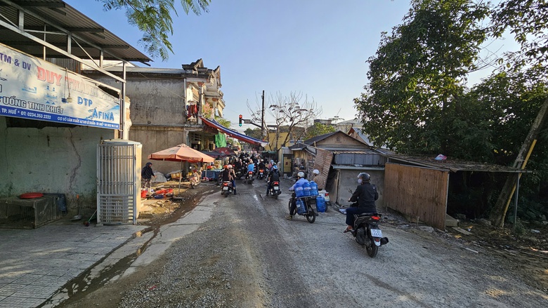 Huế: Vướng mặt bằng, cầu Vạn Xuân vẫn chưa thông tuyến- Ảnh 2. Huế: Vướng mặt bằng, cầu Vạn Xuân vẫn chưa thông tuyến- Ảnh 2.