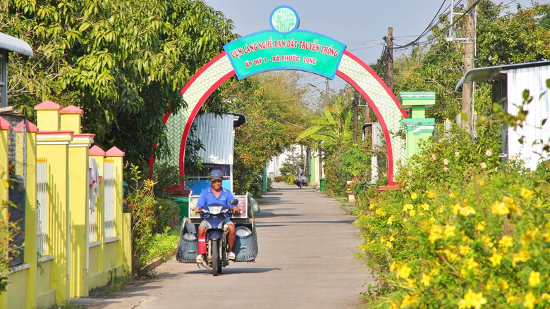 C&agrave; Mau: Hạ tầng giao th&ocirc;ng ph&aacute;t triển, diện mạo l&agrave;ng nghề truyền thống khởi sắc- Ảnh 2.