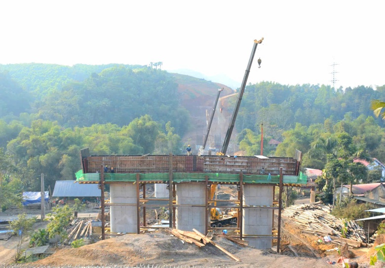 Tranh thủ m&ugrave;a kh&ocirc;, nh&agrave; thầu cao tốc Chợ Mới - Bắc Kạn tăng tốc c&aacute;c hạng mục kh&oacute;- Ảnh 1.