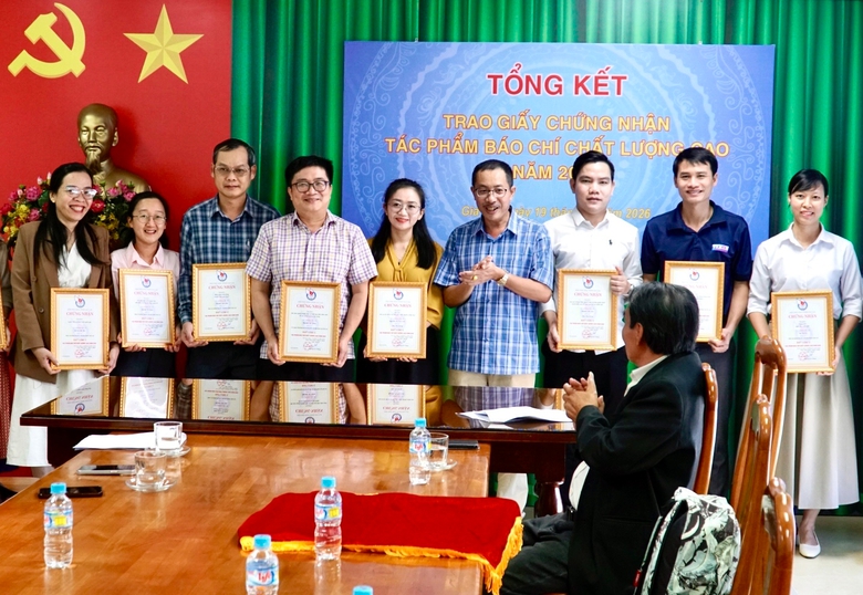 Báo Xây dựng có 2 tác phẩm được trao chứng nhận báo chí chất lượng cao tỉnh Gia Lai 2025- Ảnh 1. Báo Xây dựng có 2 tác phẩm được trao chứng nhận báo chí chất lượng cao tỉnh Gia Lai 2025- Ảnh 1.