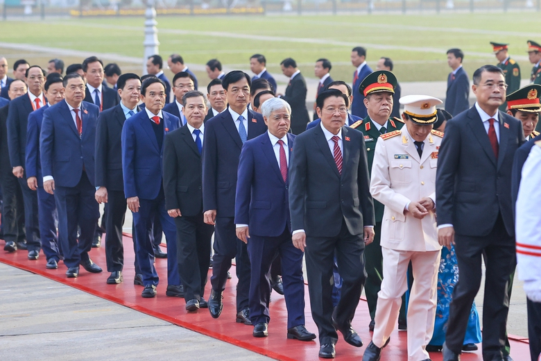 Đại biểu dự Đại hội Đảng lần thứ XIV v&agrave;o Lăng viếng Chủ tịch Hồ Ch&iacute; Minh- Ảnh 5.