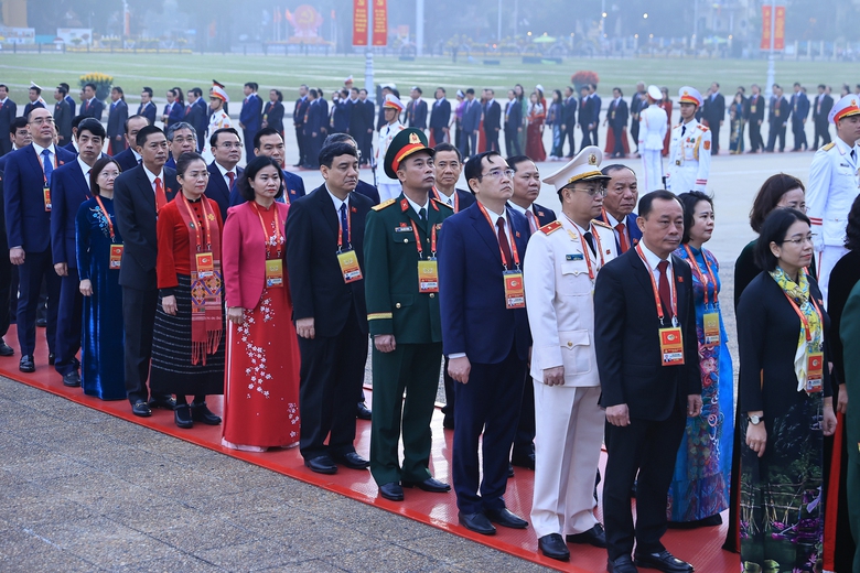 Đại biểu dự Đại hội Đảng lần thứ XIV v&agrave;o Lăng viếng Chủ tịch Hồ Ch&iacute; Minh- Ảnh 7.