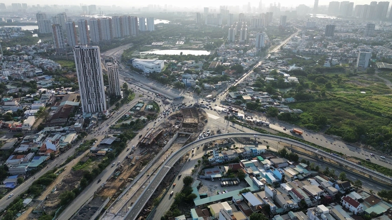 TP.HCM tăng tốc đầu tư hạ tầng giao th&ocirc;ng, năm 2026 khởi c&ocirc;ng 14 c&ocirc;ng tr&igrave;nh trọng điểm- Ảnh 1.