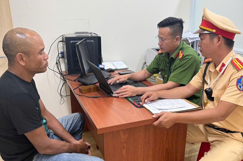 Lâm Đồng: Tạm giữ người đàn ông điều khiển xe ô tô “diễn xiếc” trên đường- Ảnh 1. Lâm Đồng: Tạm giữ người đàn ông điều khiển xe ô tô “diễn xiếc” trên đường- Ảnh 1.