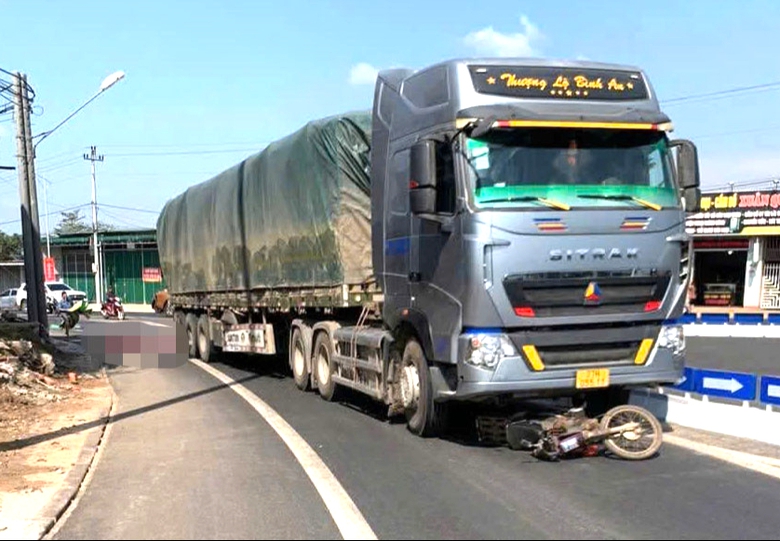 Đắk Lắk: Người phụ nữ đi xe m&aacute;y tử vong sau va chạm tr&ecirc;n đường Hồ Ch&iacute; Minh- Ảnh 1.