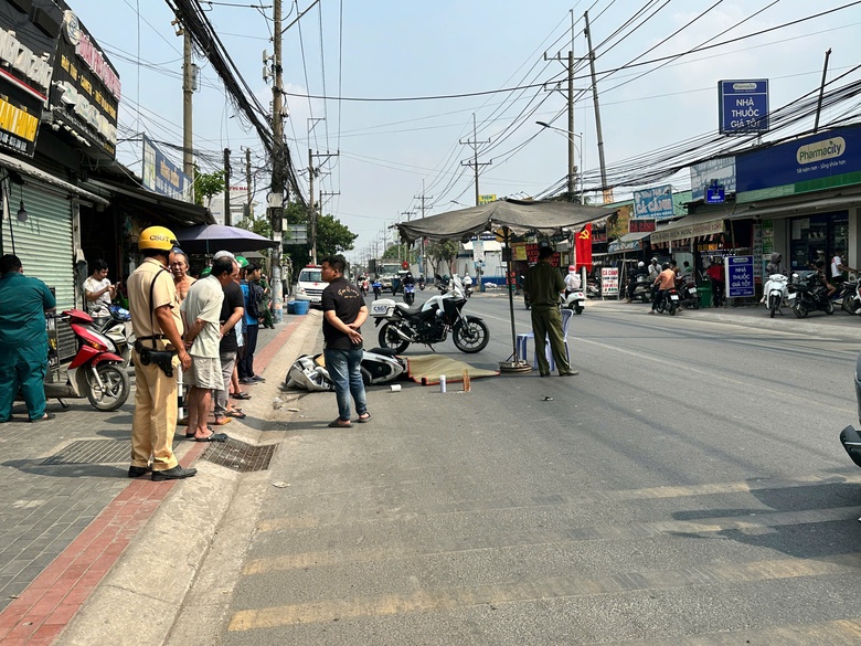 TP.HCM: Xe đầu kéo va chạm xe máy, nam thanh niên tử vong thương tâm- Ảnh 1. TP.HCM: Xe đầu kéo va chạm xe máy, nam thanh niên tử vong thương tâm- Ảnh 1.