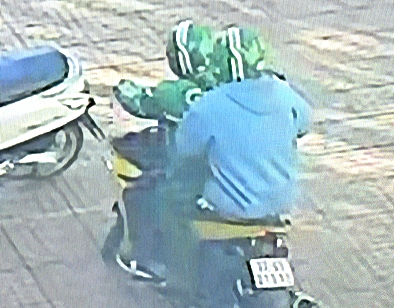 Hai đối tượng cầm vật giống s&uacute;ng cướp ng&acirc;n h&agrave;ng ở Gia Lai- Ảnh 1.