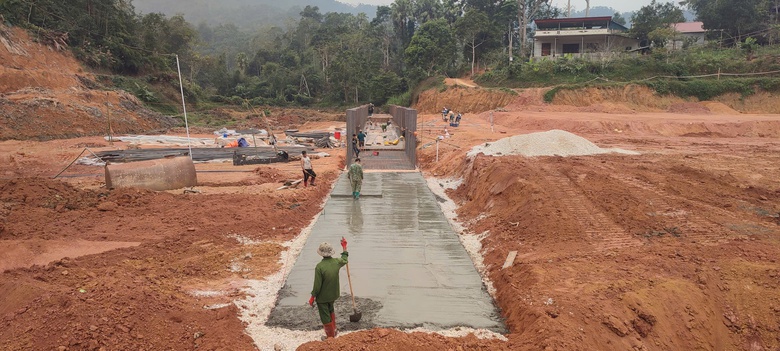 Nhộn nhịp công trường cao tốc hai đầu Bắc - Nam dịp tết Dương lịch- Ảnh 4. Nhộn nhịp công trường cao tốc hai đầu Bắc - Nam dịp tết Dương lịch- Ảnh 4.