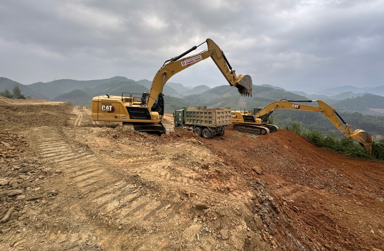 Nhộn nhịp công trường cao tốc hai đầu Bắc - Nam dịp tết Dương lịch- Ảnh 2. Nhộn nhịp công trường cao tốc hai đầu Bắc - Nam dịp tết Dương lịch- Ảnh 2.