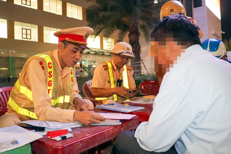 CSGT Cần Thơ xử phạt hơn 50 trường hợp vi phạm nồng độ cồn ng&agrave;y đầu năm mới- Ảnh 9.