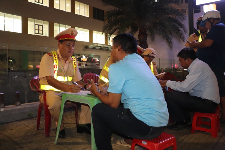CSGT Cần Thơ xử phạt hơn 50 trường hợp vi phạm nồng độ cồn ng&agrave;y đầu năm mới- Ảnh 4.
