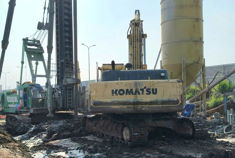 Nhộn nhịp công trường cao tốc hai đầu Bắc - Nam dịp tết Dương lịch- Ảnh 1. Nhộn nhịp công trường cao tốc hai đầu Bắc - Nam dịp tết Dương lịch- Ảnh 1.