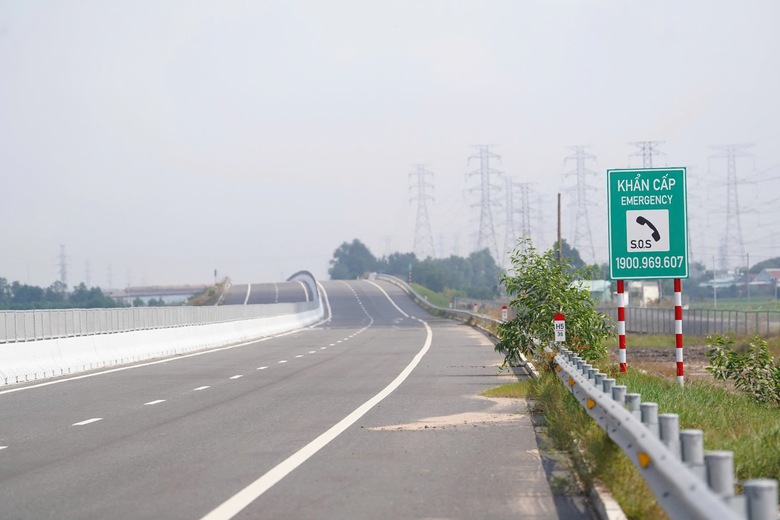 Cao tốc Bến Lức - Long Th&agrave;nh xong 55km trục ch&iacute;nh, chờ cầu v&agrave; n&uacute;t giao để th&ocirc;ng to&agrave;n tuyến- Ảnh 12.