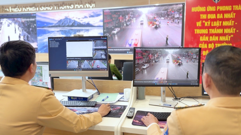 CSGT H&agrave; Nội xử l&yacute; vi phạm xuy&ecirc;n Tết, tai nạn giao th&ocirc;ng giảm s&acirc;u- Ảnh 2.